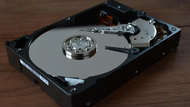 Rozdíly mezi SHR a SHR-2: Jaký RAID zvolit pro Váš Synology NAS?