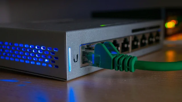 Základy PoE (Power over Ethernet) a jeho využití