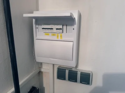 Nový rozvaděč v technické místnosti